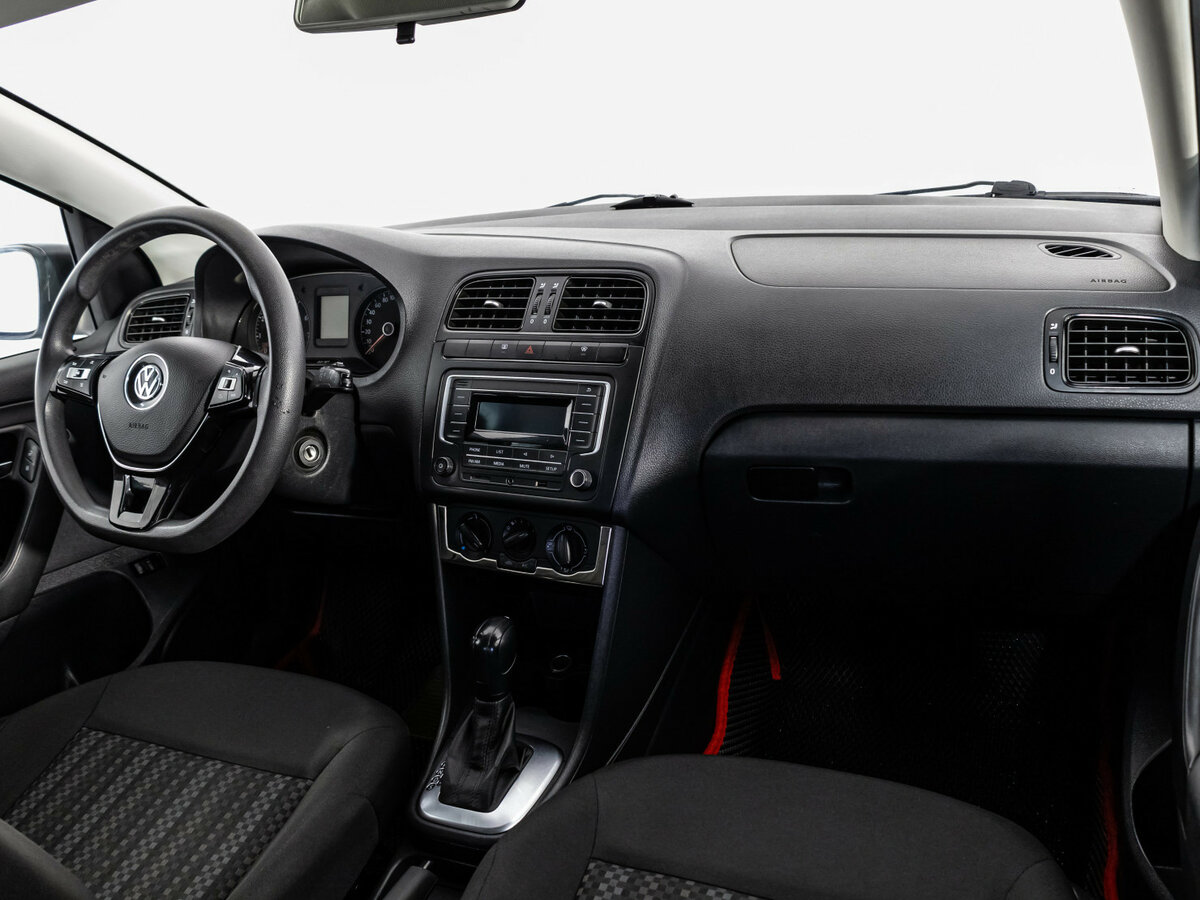 Volkswagen Polo с пробегом — 2016 год. Фото: #6