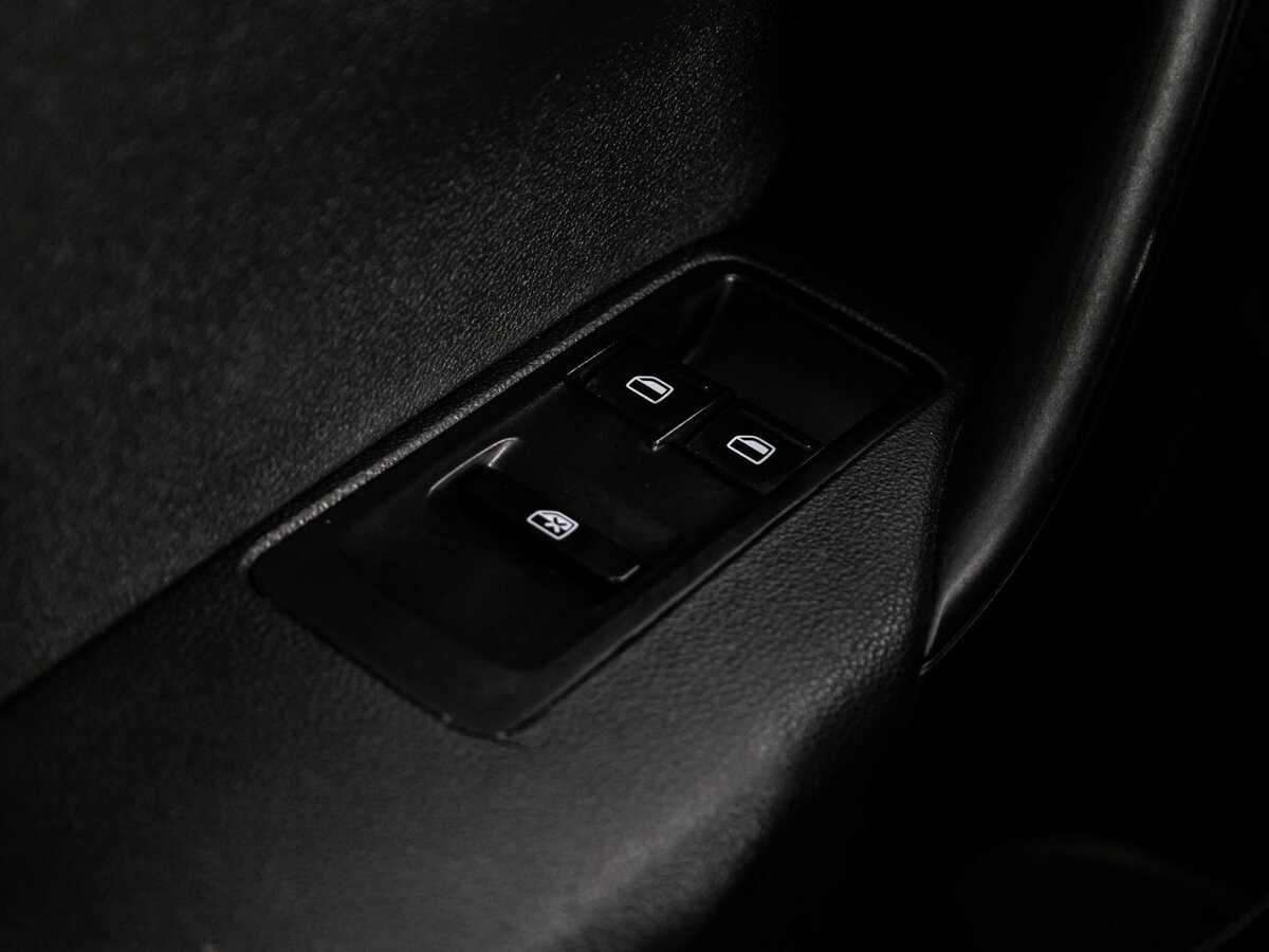 Volkswagen Polo с пробегом — 2016 год. Фото: #12