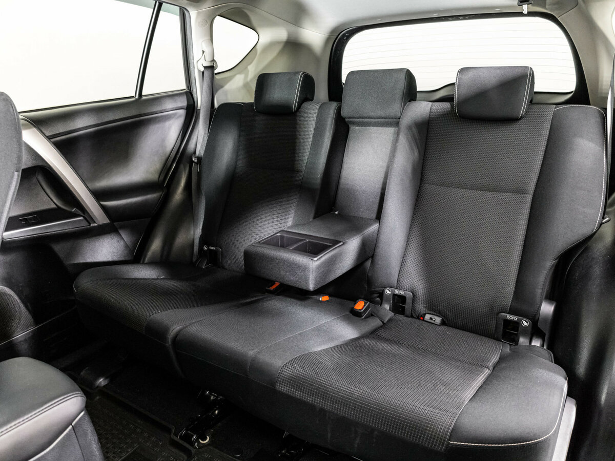 Toyota RAV4 с пробегом — 2016 год. Фото: #12