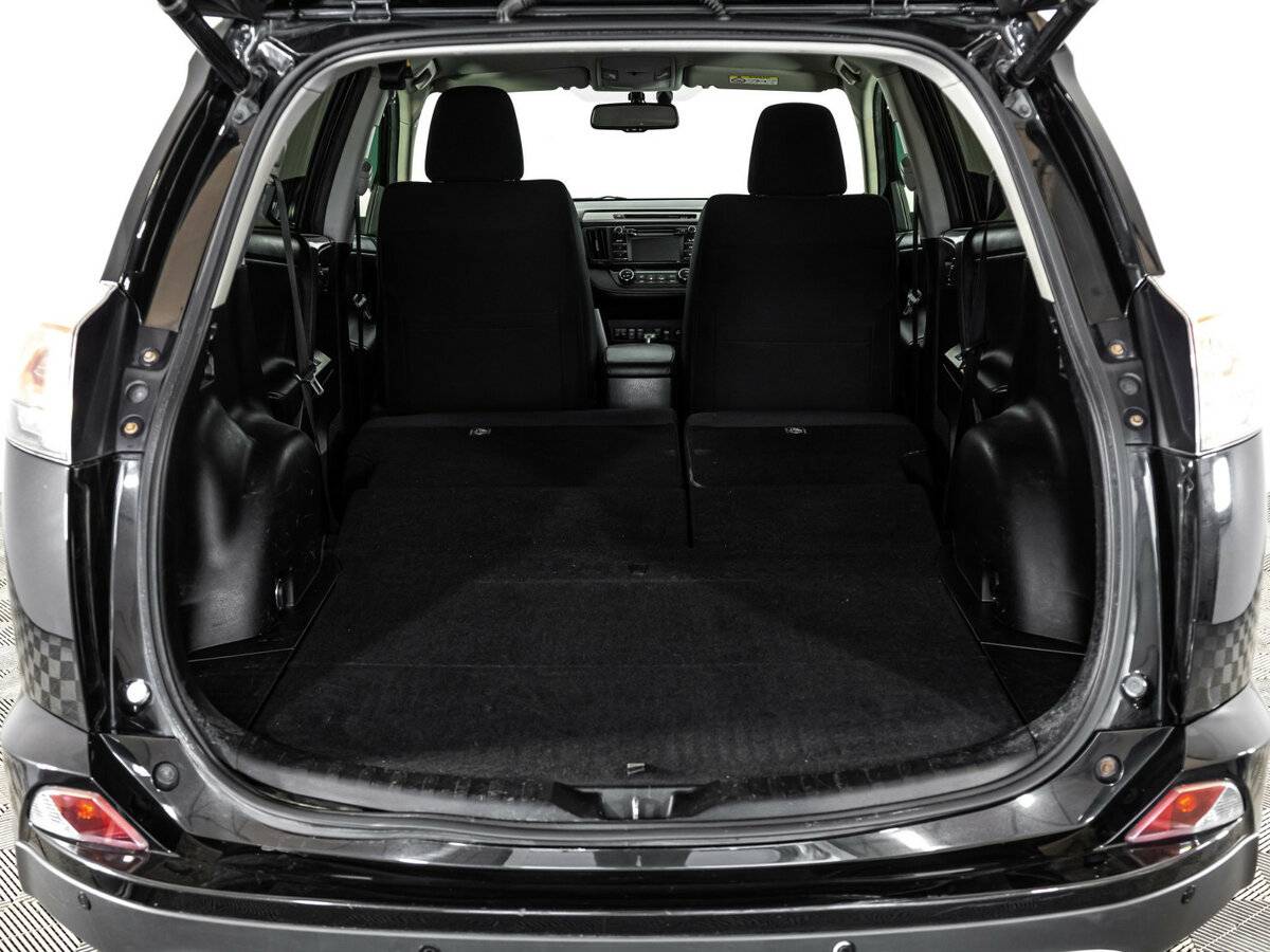 Toyota RAV4 с пробегом — 2016 год. Фото: #16