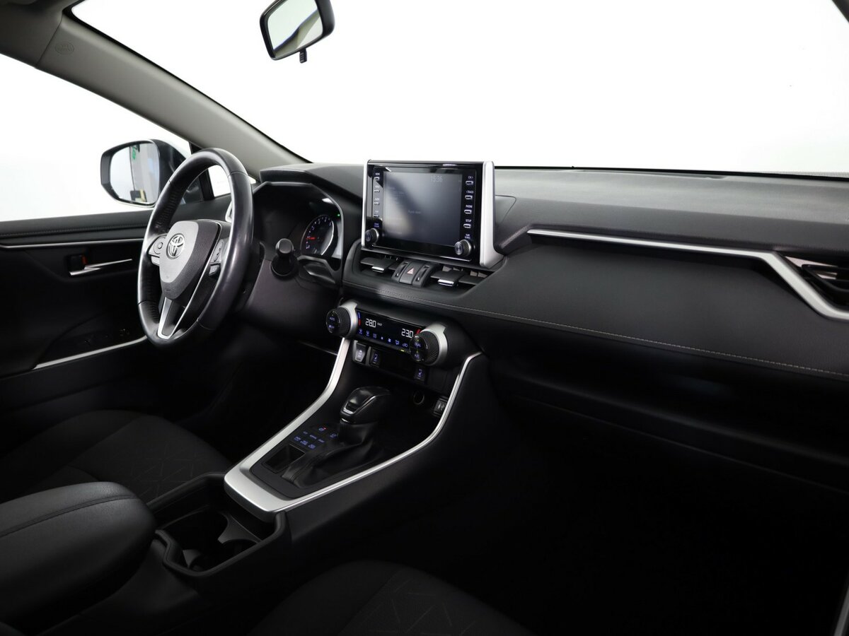 Toyota RAV4 с пробегом — 2019 год. Фото: #10