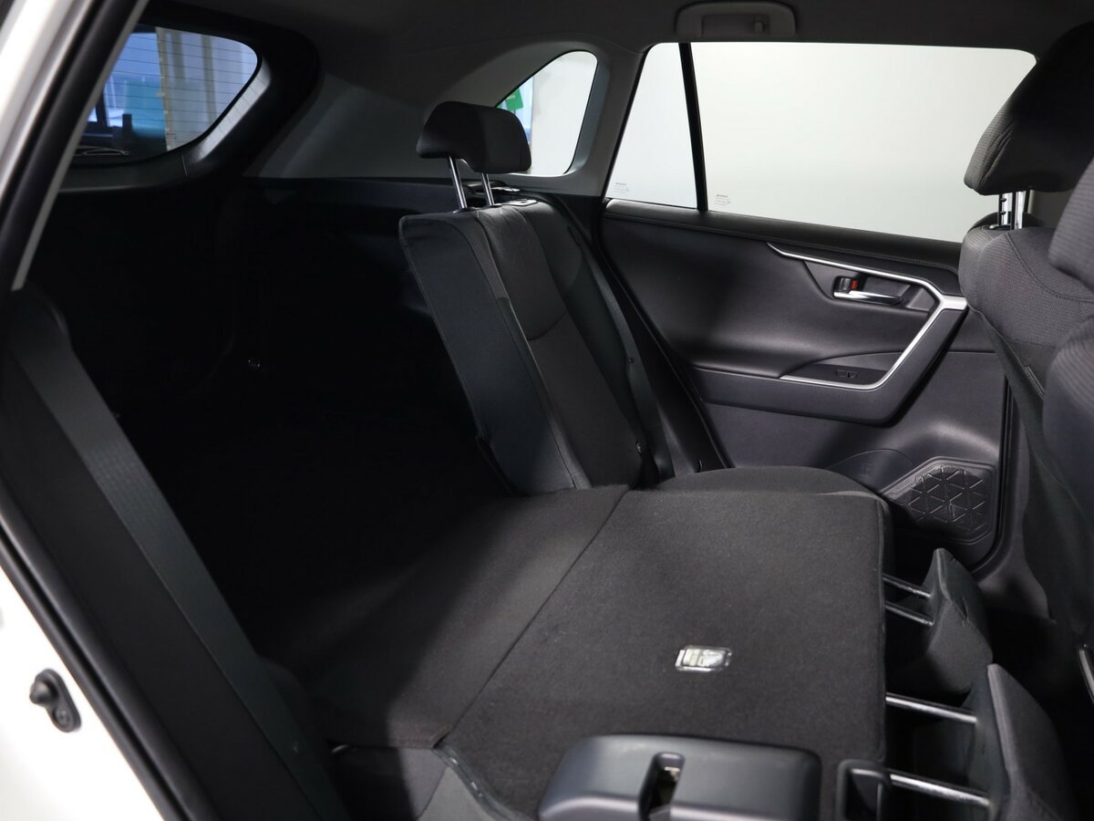 Toyota RAV4 с пробегом — 2019 год. Фото: #13