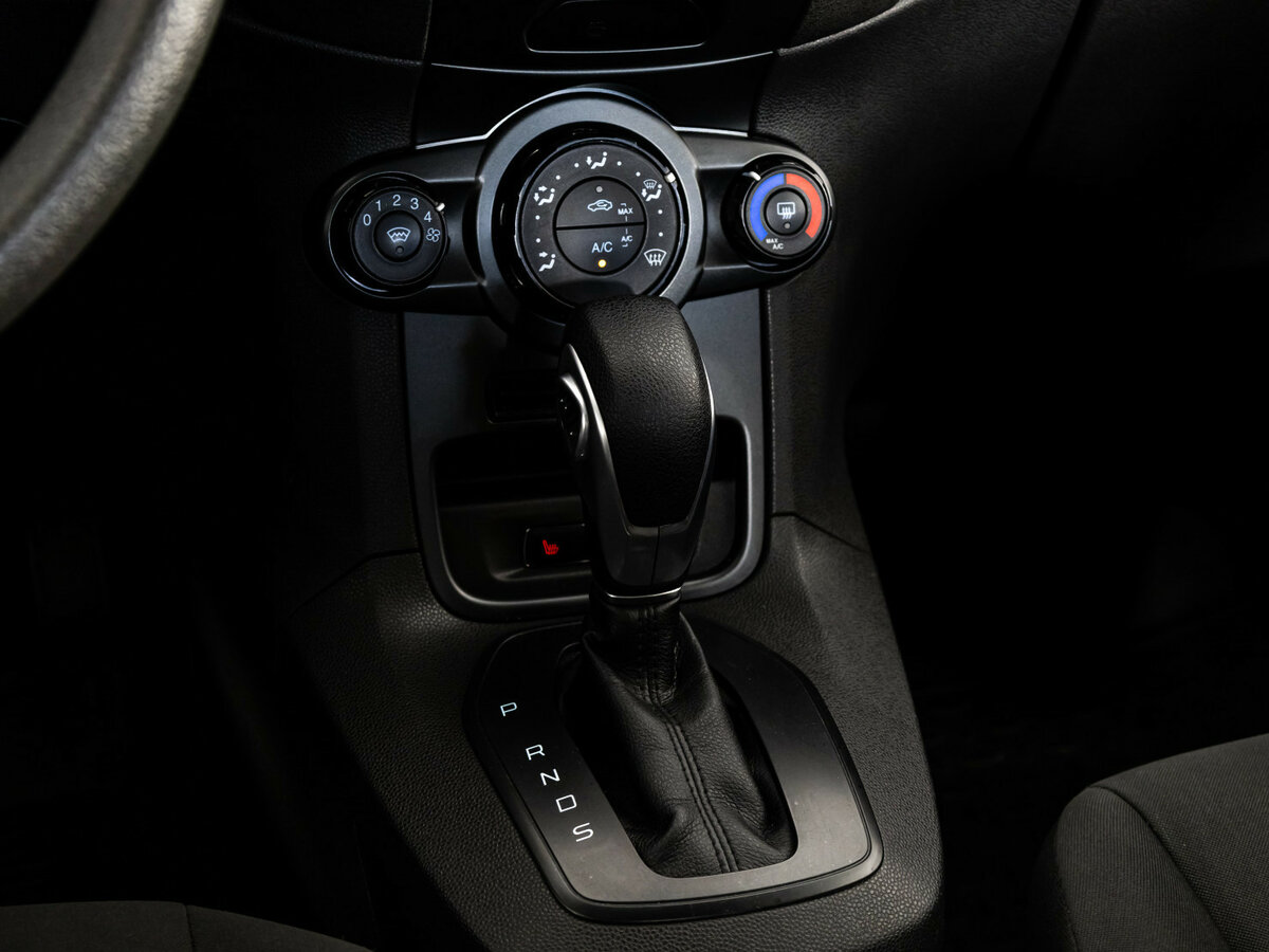 Ford Fiesta с пробегом — 2016 год. Фото: #9