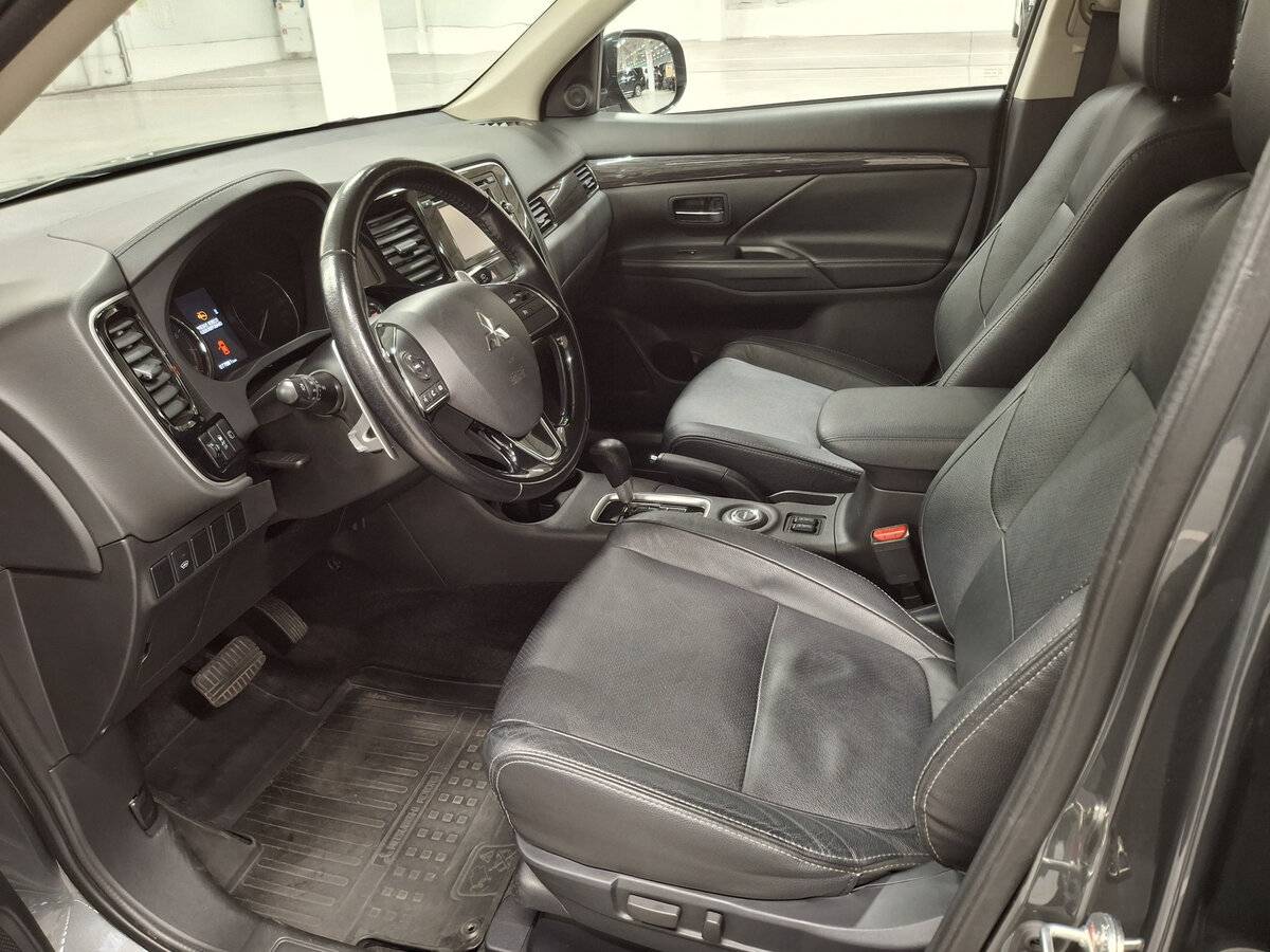 Mitsubishi Outlander с пробегом — 2016 год. Фото: #14