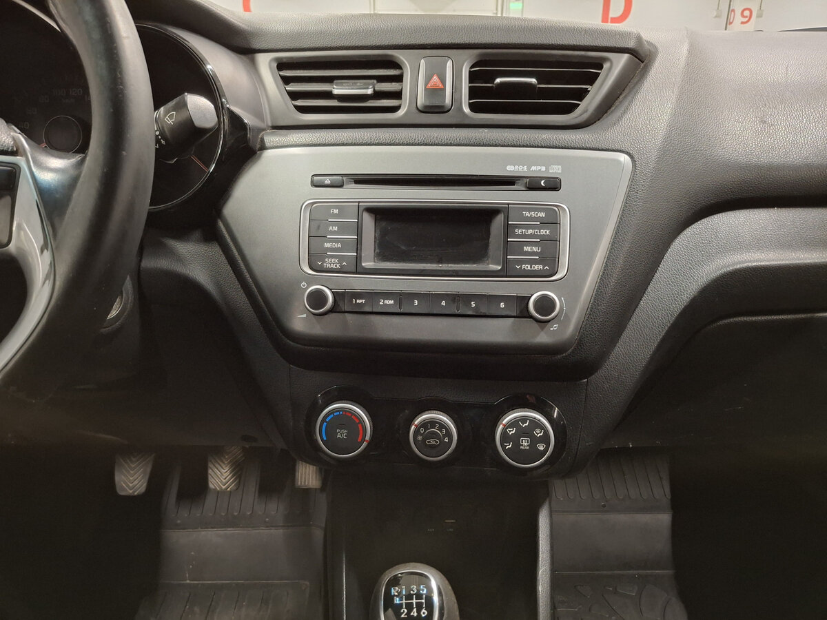 Kia Rio с пробегом — 2015 год. Фото: #14