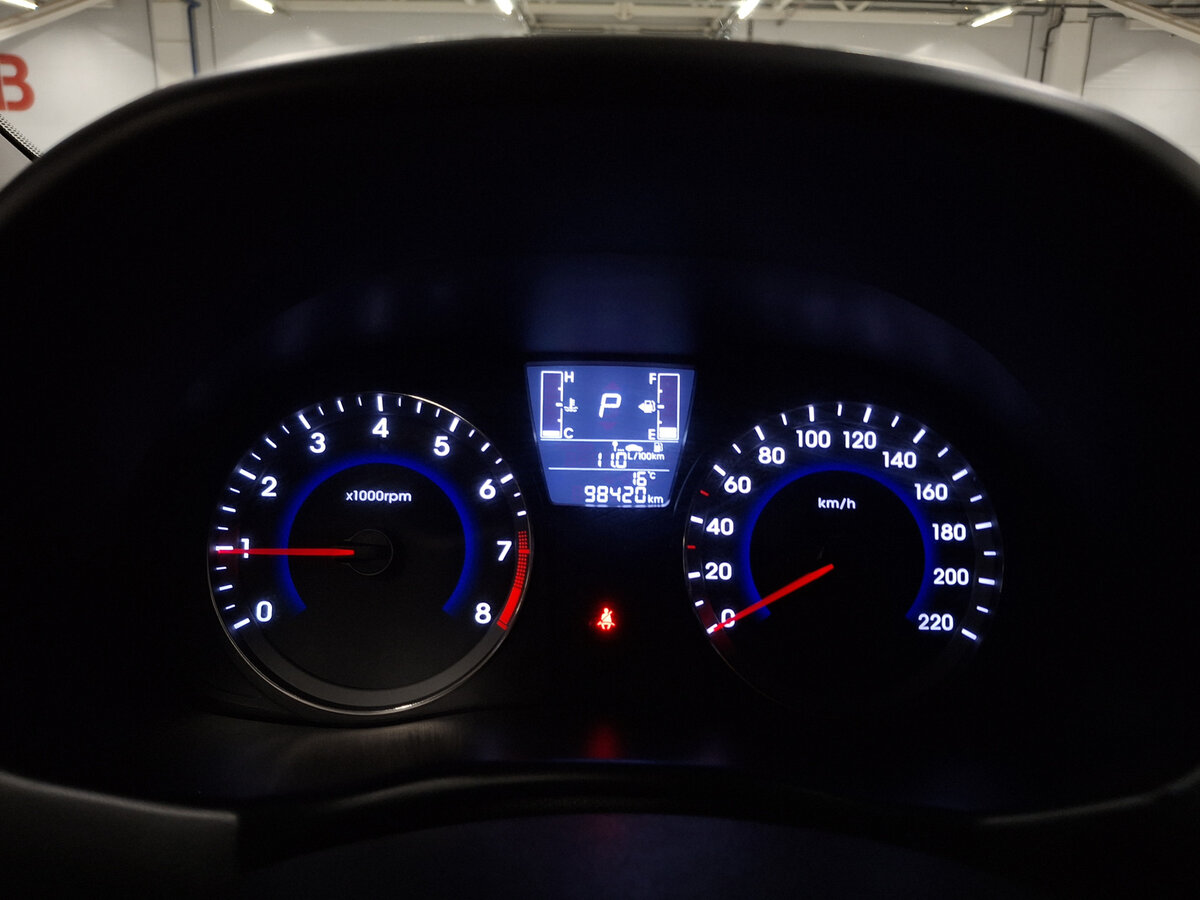 Hyundai Solaris с пробегом — 2015 год. Фото: #12