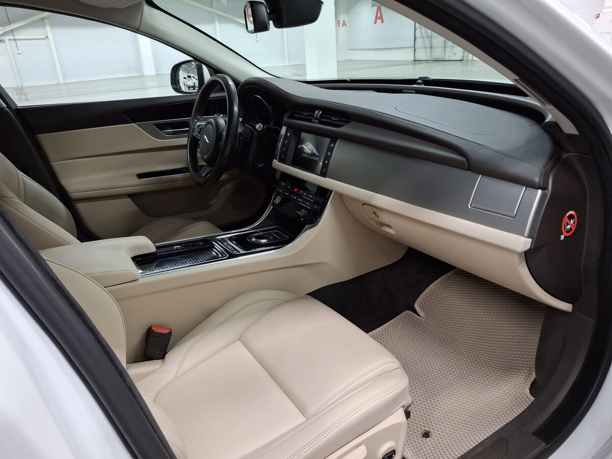 Jaguar XF с пробегом — 2016 год. Фото: #10