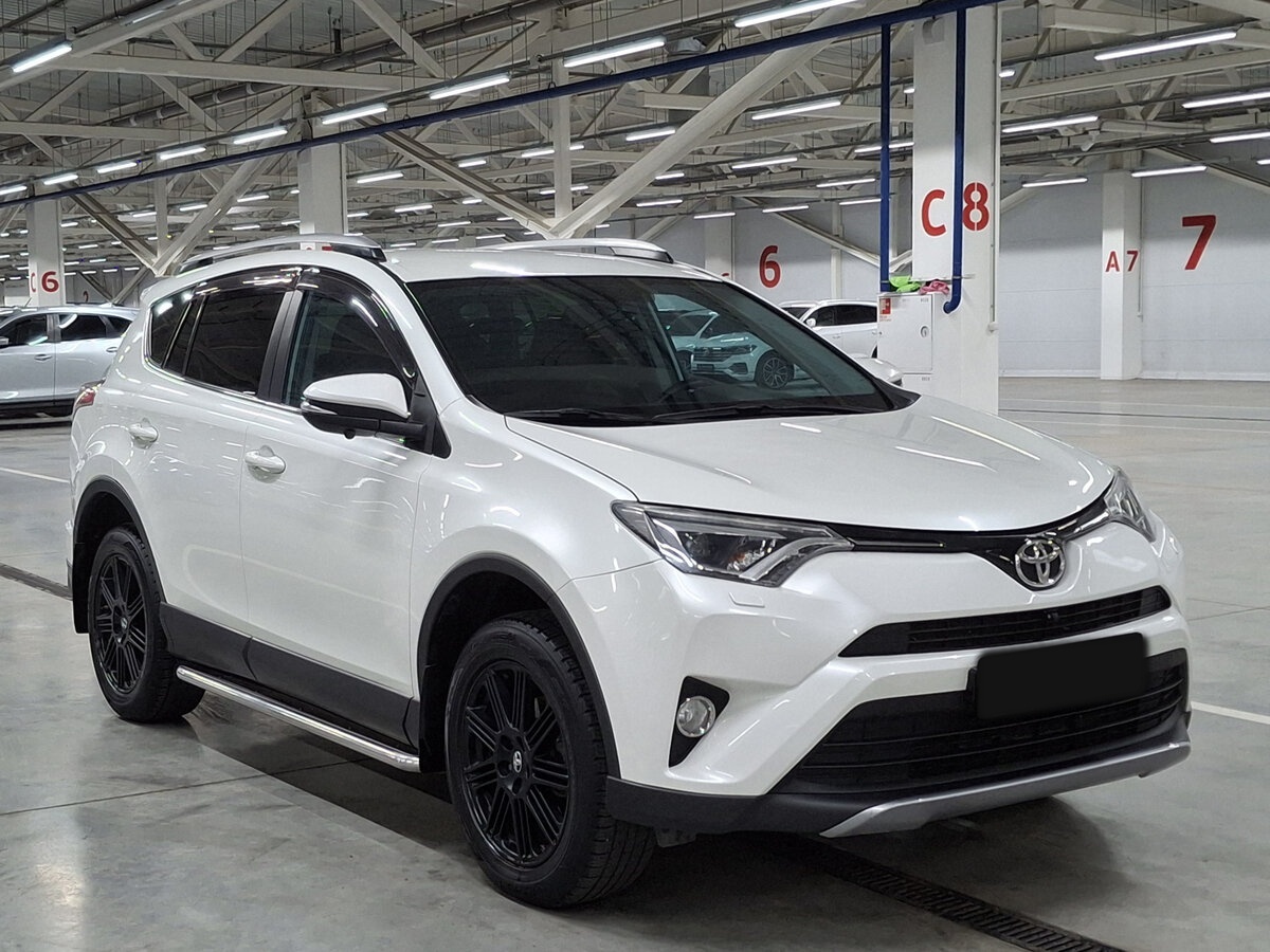 Toyota RAV4 с пробегом — 2017 год. Фото: #2
