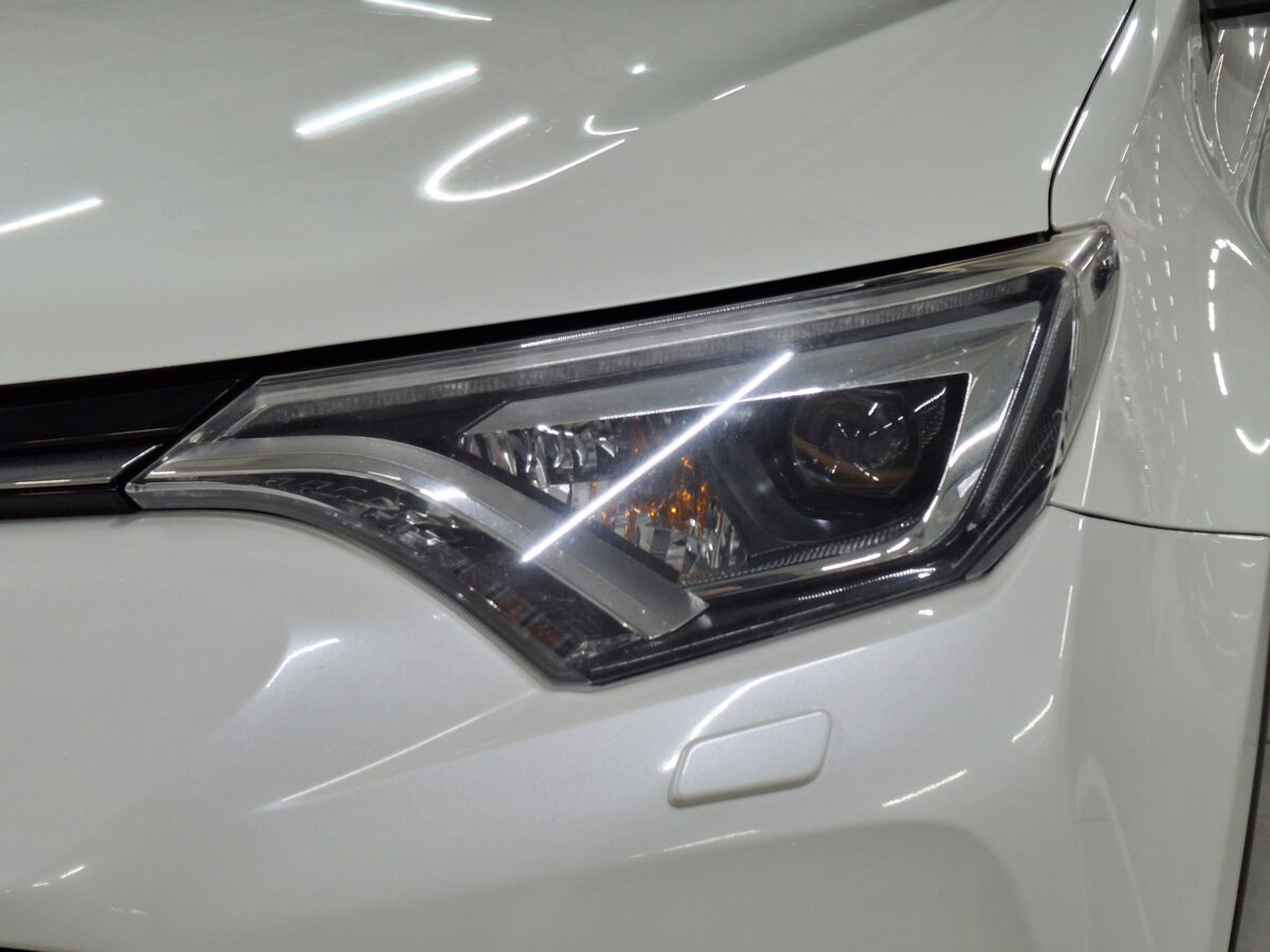 Toyota RAV4 с пробегом — 2017 год. Фото: #16