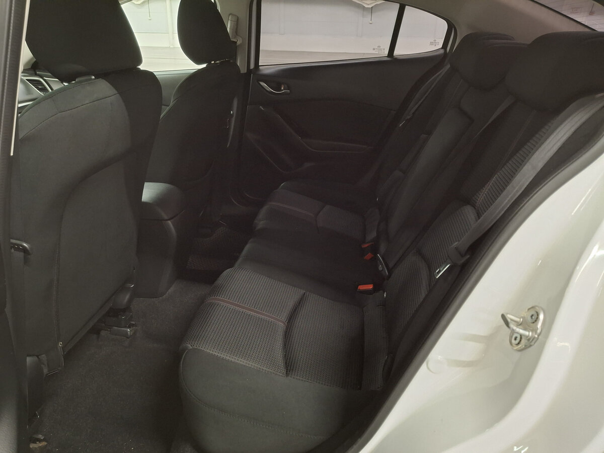 Mazda 3 с пробегом — 2018 год. Фото: #11