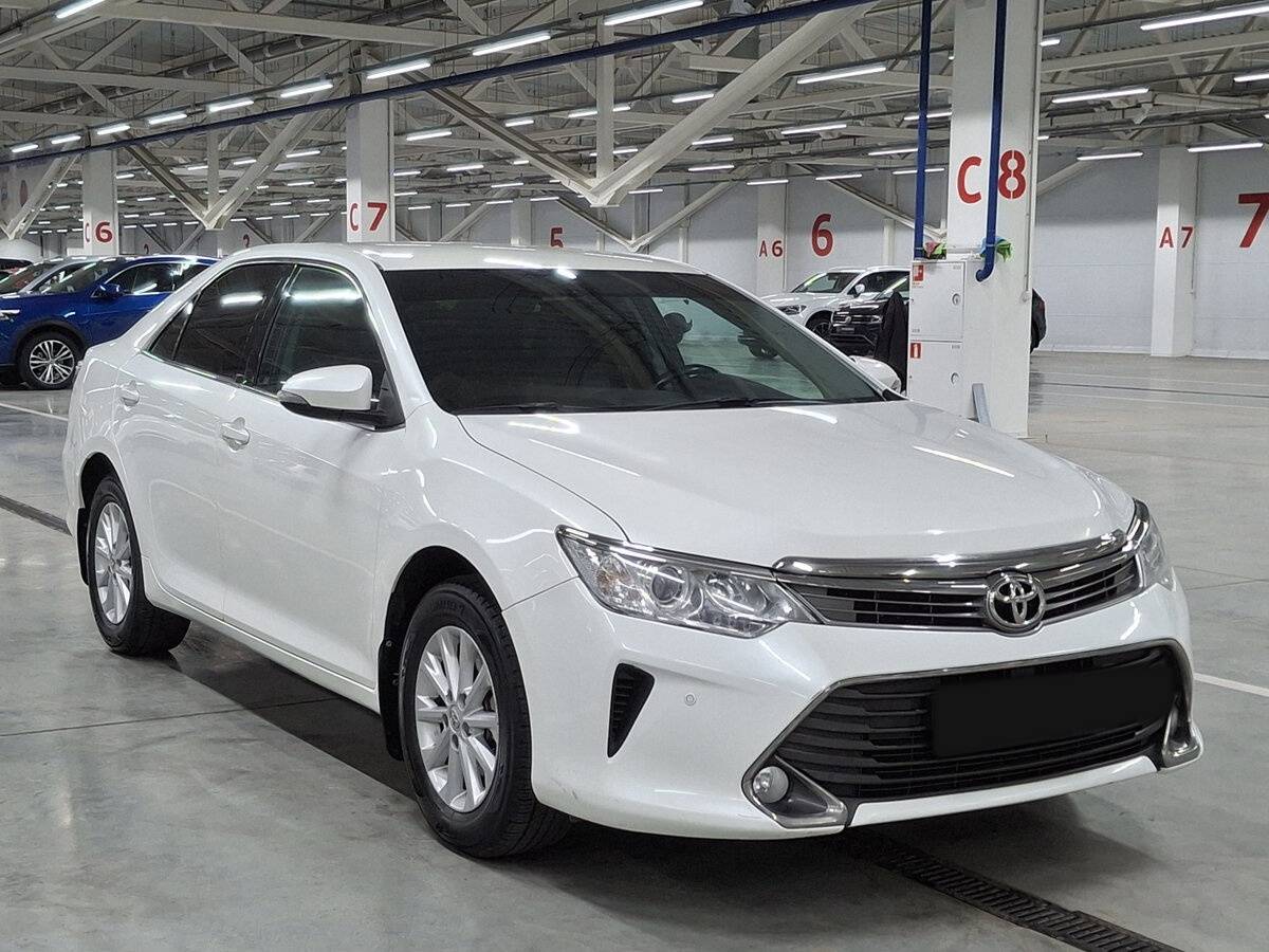 Toyota Camry с пробегом — 2015 год. Фото: #2