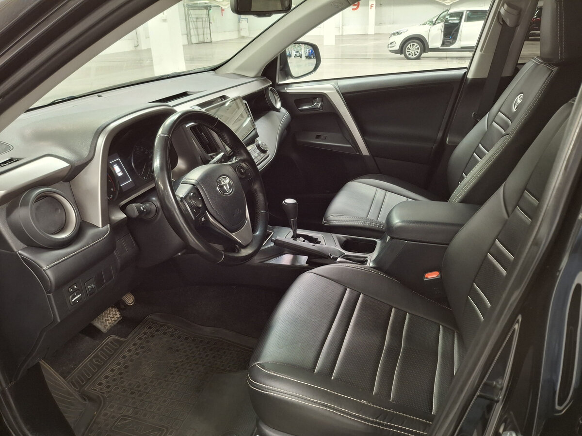 Toyota RAV4 с пробегом — 2019 год. Фото: #15