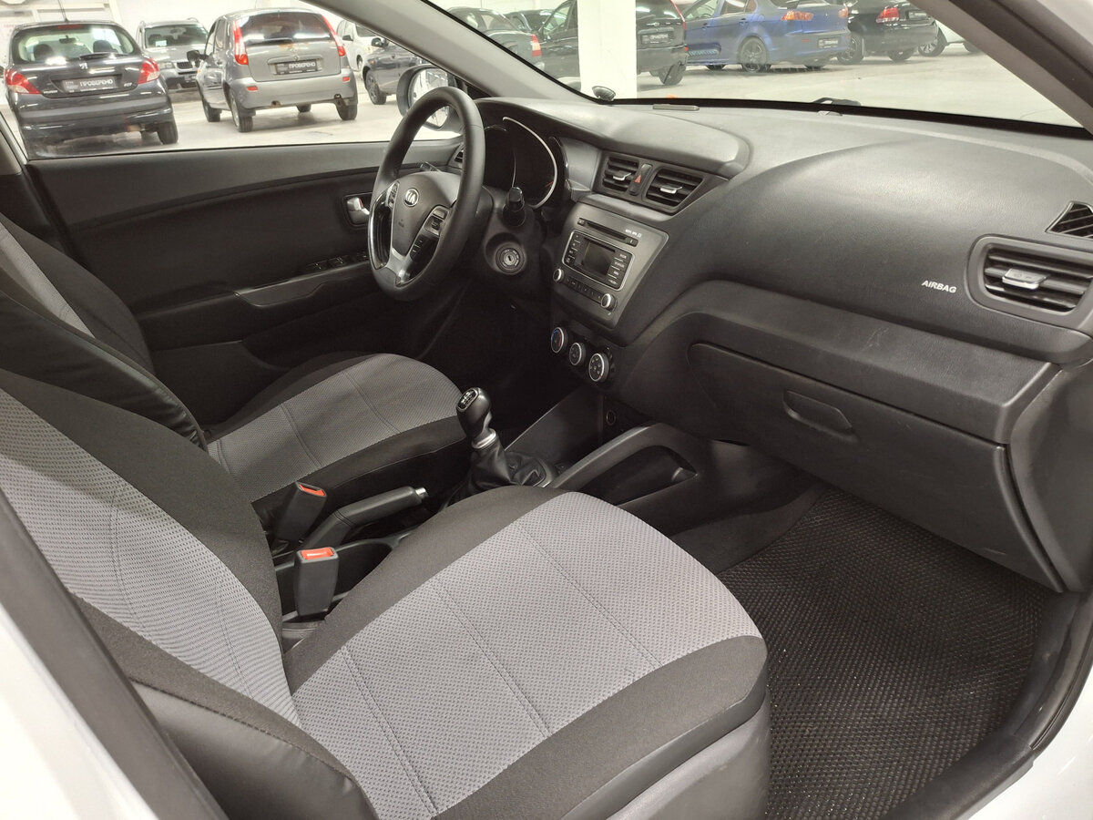 Kia Rio с пробегом — 2015 год. Фото: #9
