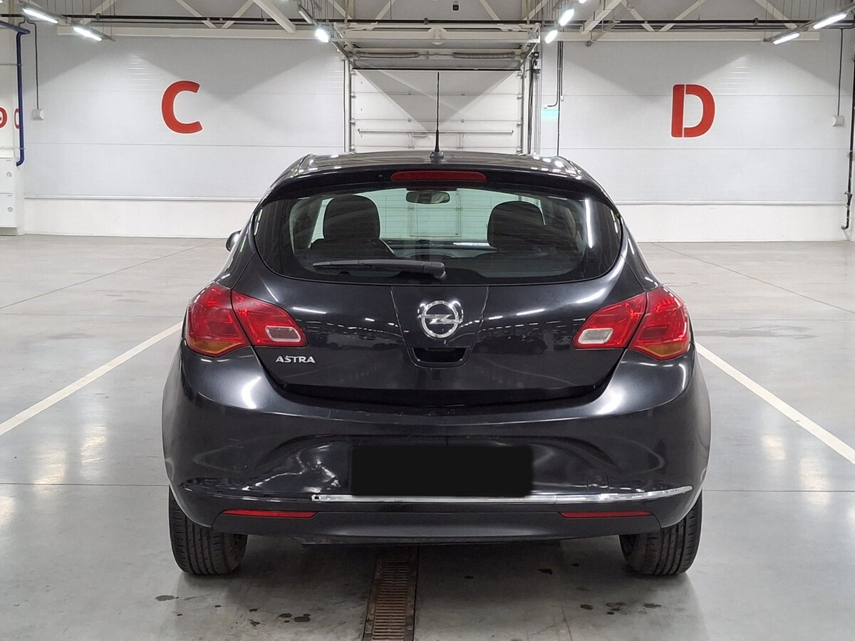 Opel Astra с пробегом — 2013 год. Фото: #5