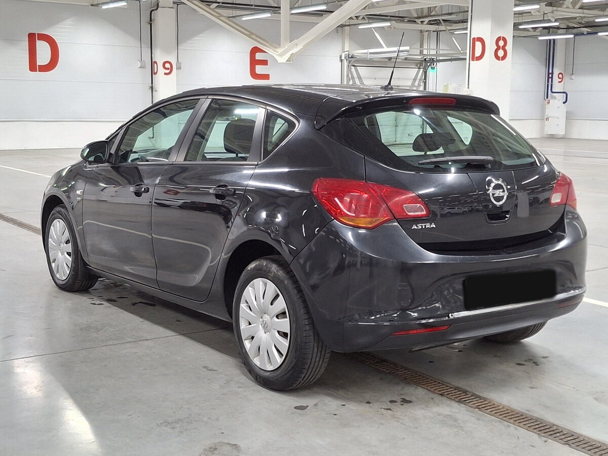 Opel Astra с пробегом — 2013 год. Фото: #6