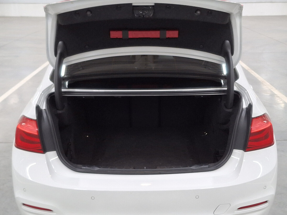 BMW 3 серии с пробегом — 2015 год. Фото: #8