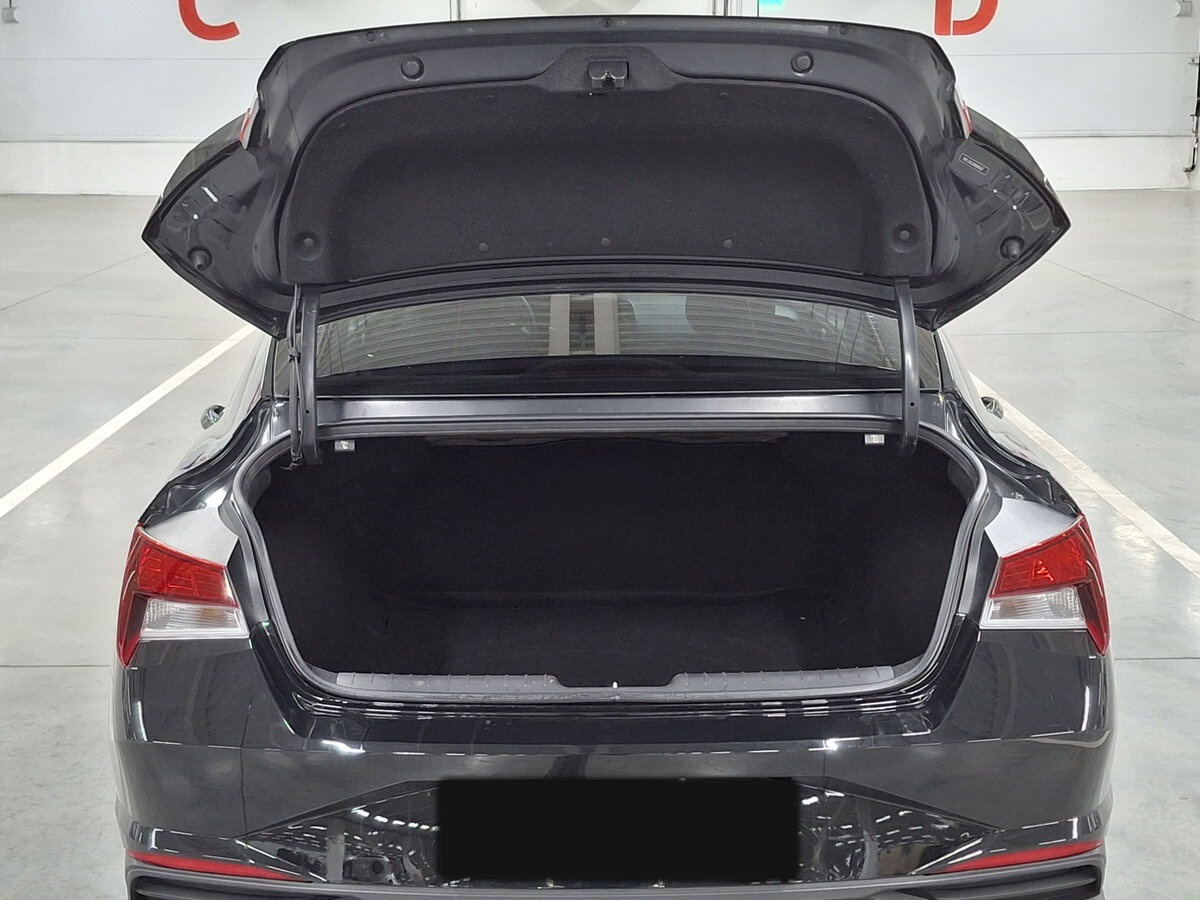 Hyundai Elantra с пробегом — 2020 год. Фото: #9