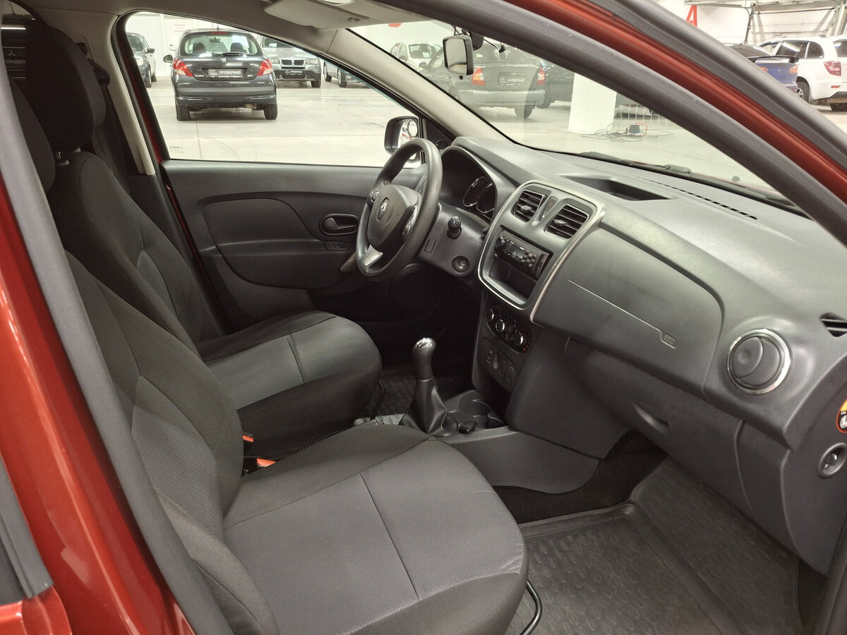 Renault Sandero с пробегом — 2017 год. Фото: #10