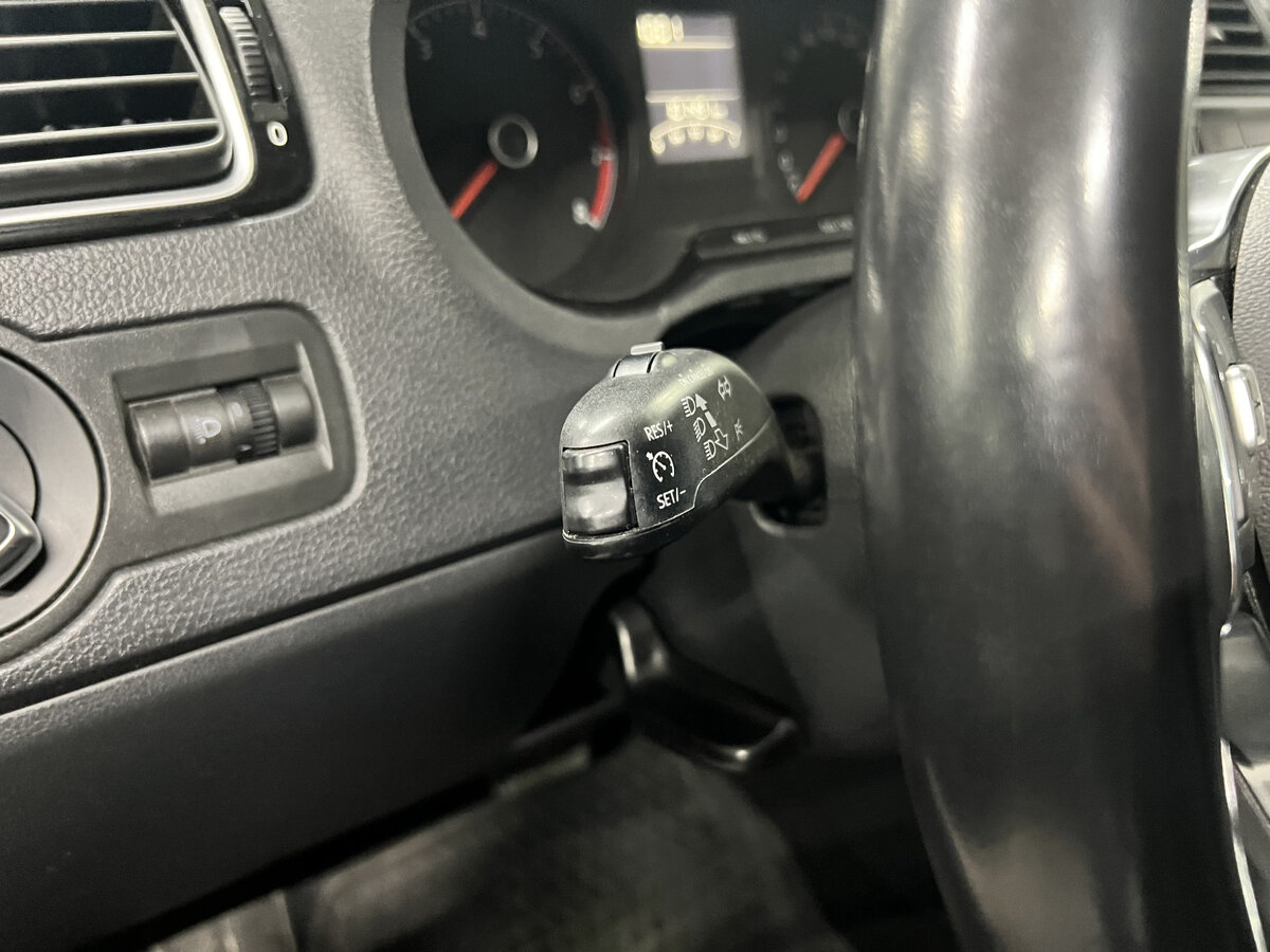 Volkswagen Polo с пробегом — 2018 год. Фото: #18