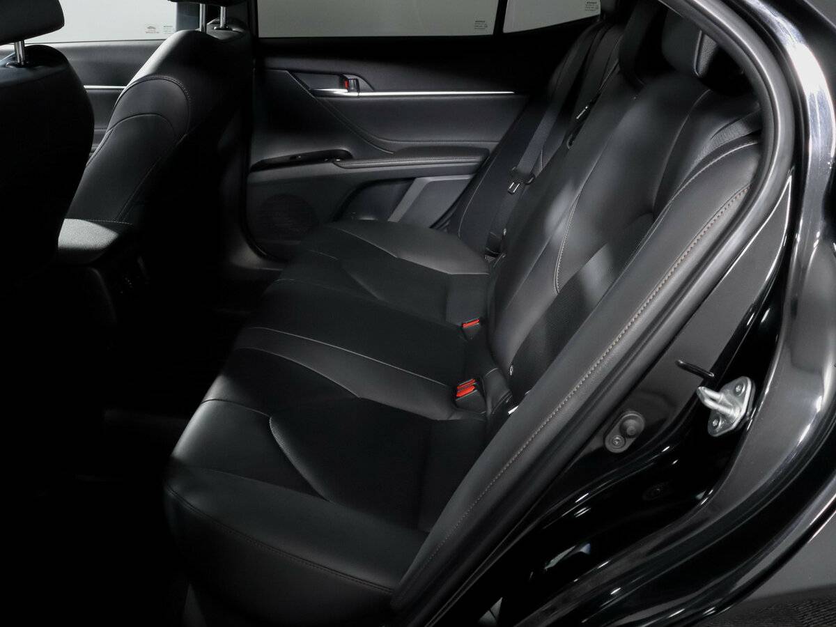 Toyota Camry с пробегом — 2019 год. Фото: #9