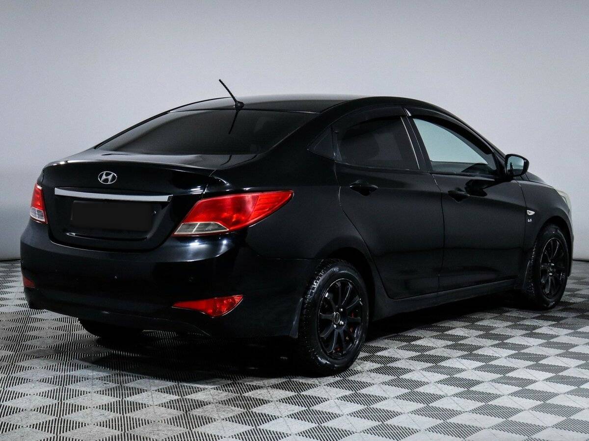 Hyundai Solaris с пробегом — 2015 год. Фото: #3