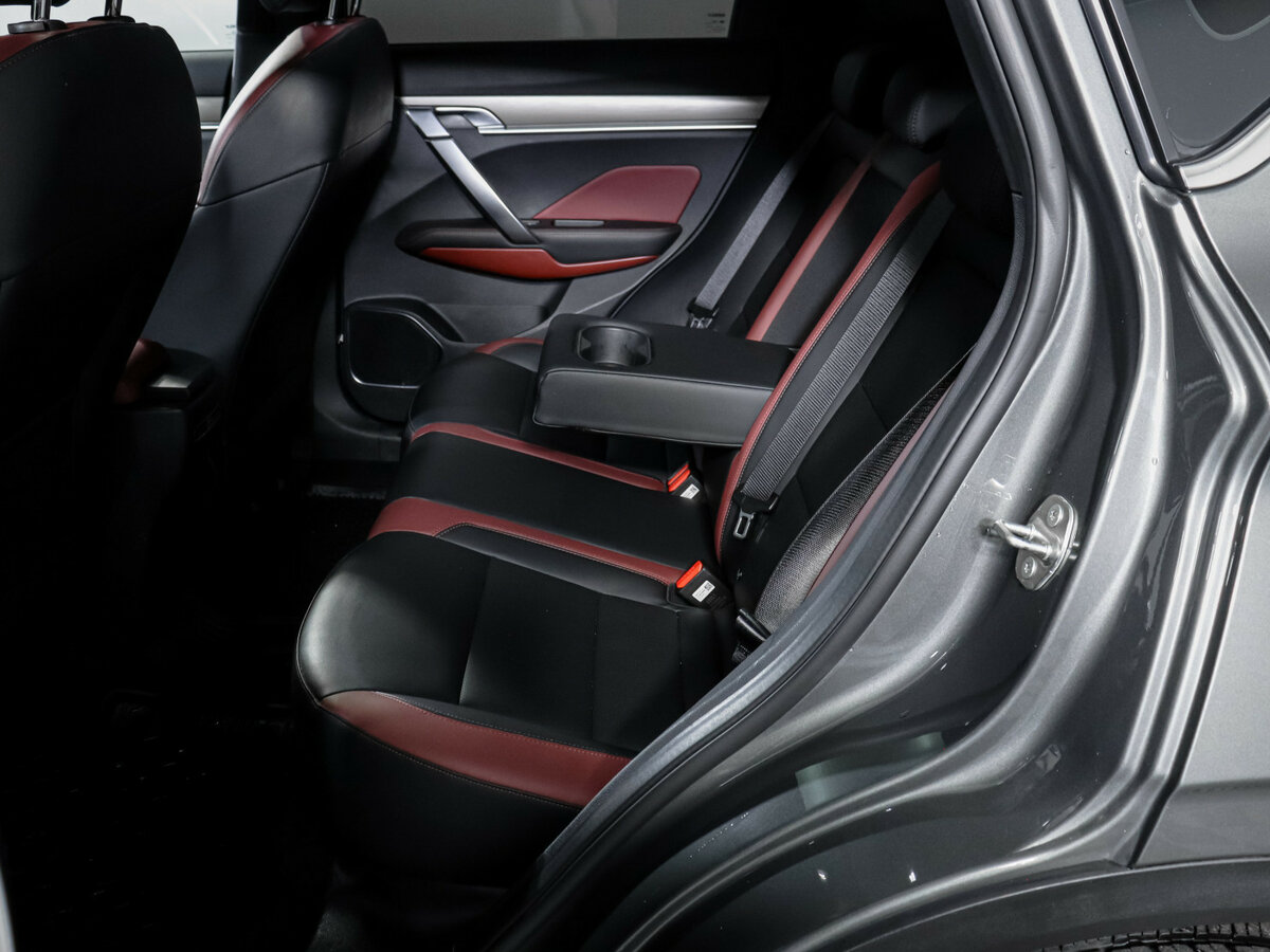 Geely Coolray с пробегом — 2023 год. Фото: #9