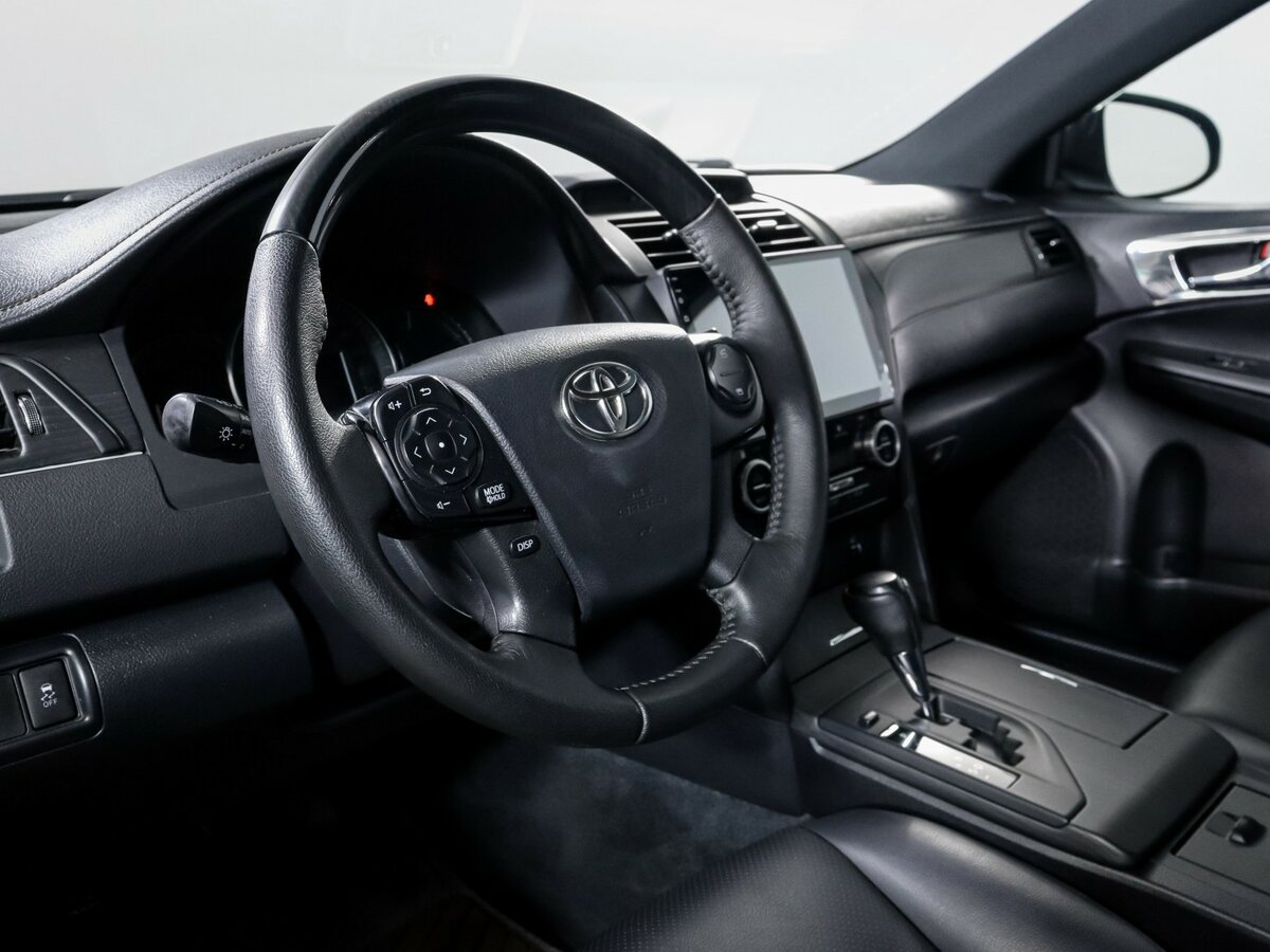 Toyota Camry с пробегом — 2014 год. Фото: #10