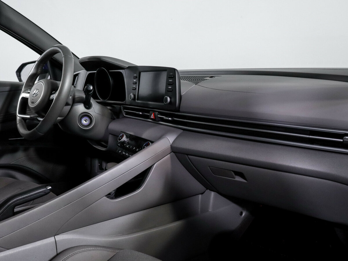 Hyundai Elantra с пробегом — 2021 год. Фото: #6