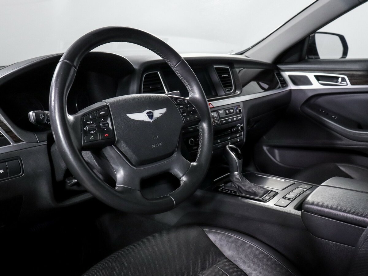 Hyundai Genesis с пробегом — 2016 год. Фото: #10