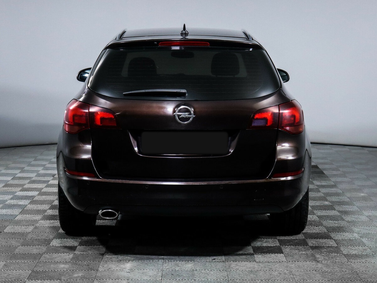 Opel Astra с пробегом — 2012 год. Фото: #4