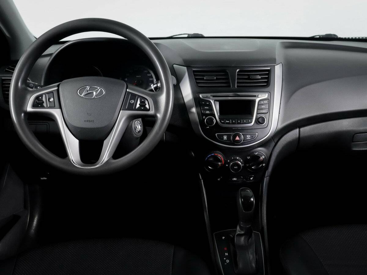 Hyundai Solaris с пробегом — 2014 год. Фото: #9