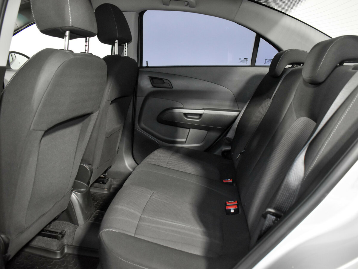 Chevrolet Aveo с пробегом — 2014 год. Фото: #10