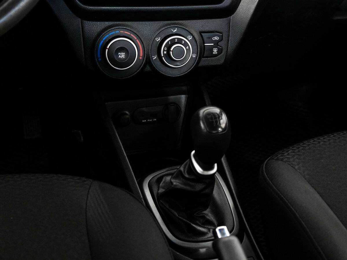 Kia Rio с пробегом — 2012 год. Фото: #9