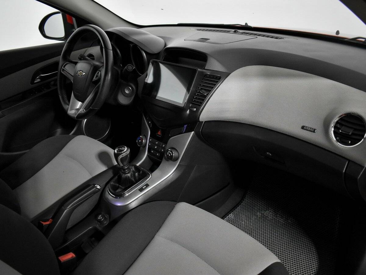 Chevrolet Cruze с пробегом — 2012 год. Фото: #11