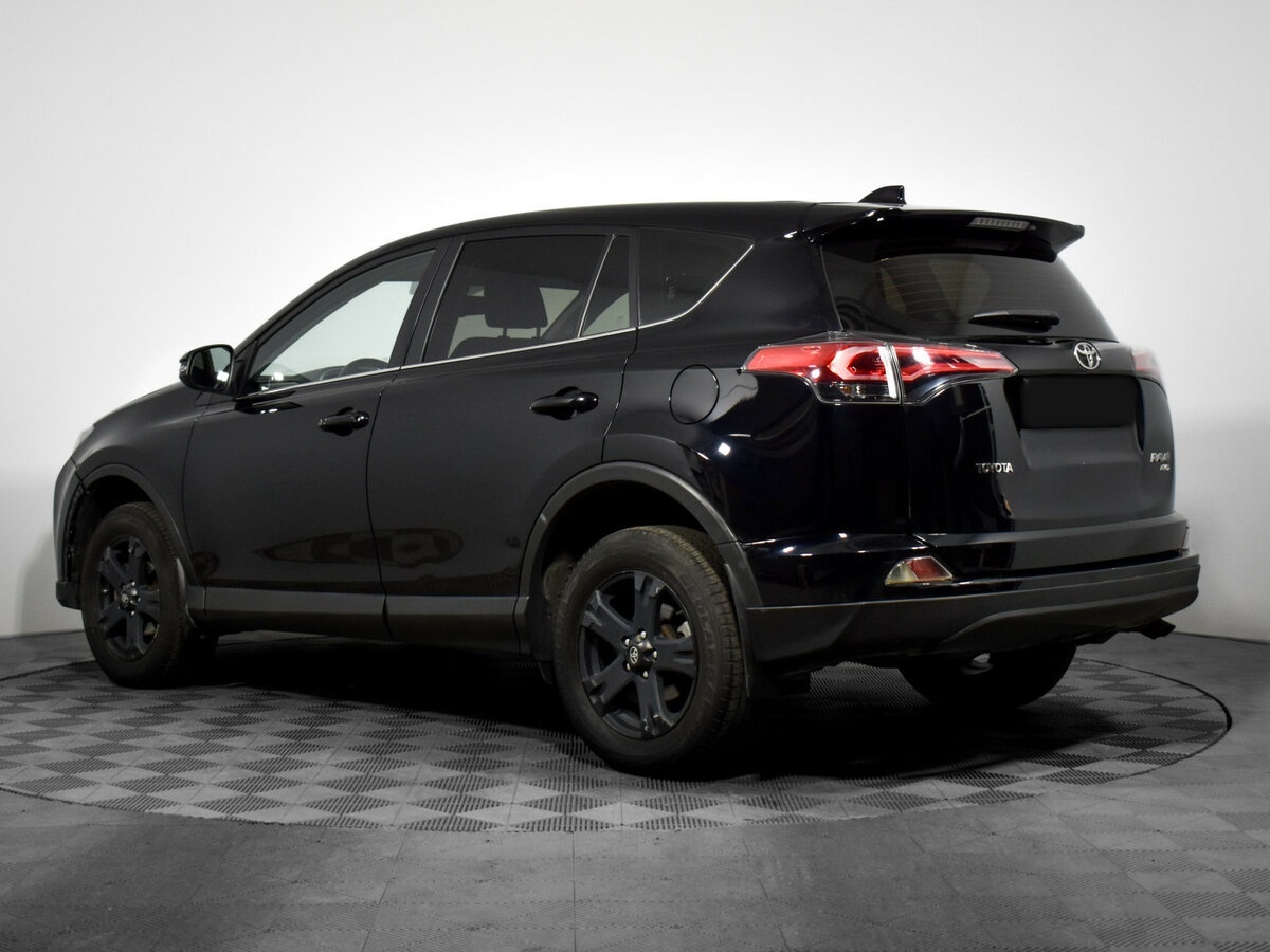 Toyota RAV4 с пробегом — 2018 год. Фото: #6