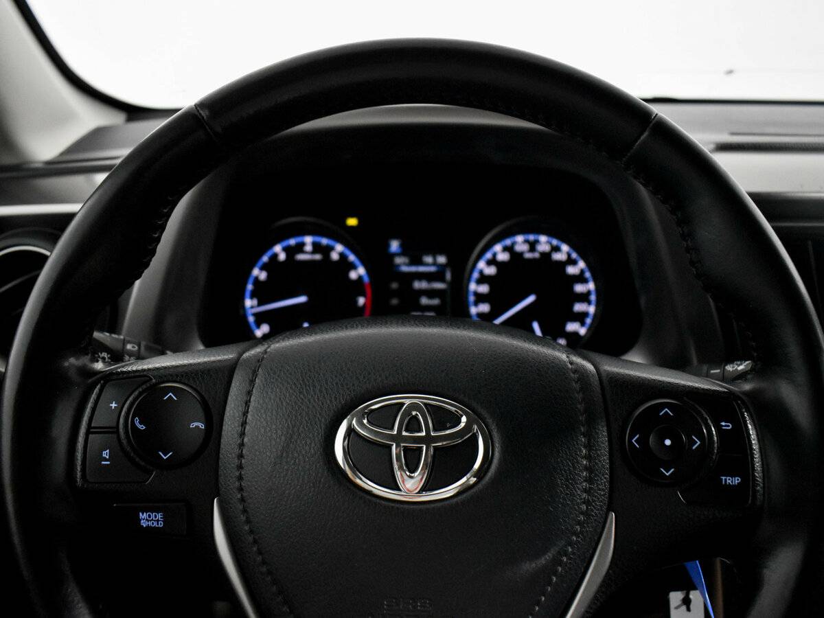 Toyota RAV4 с пробегом — 2018 год. Фото: #16