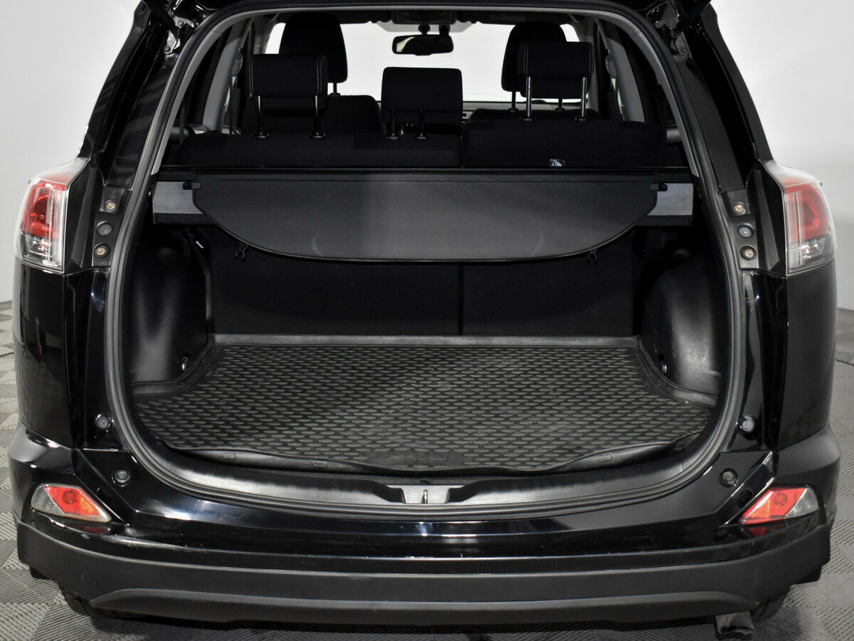 Toyota RAV4 с пробегом — 2018 год. Фото: #18