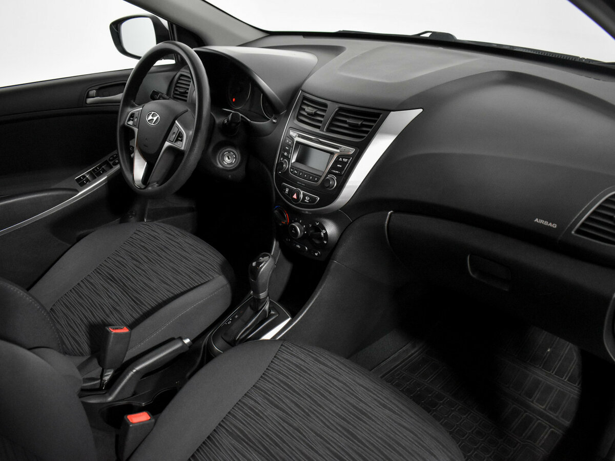 Hyundai Solaris с пробегом — 2015 год. Фото: #10