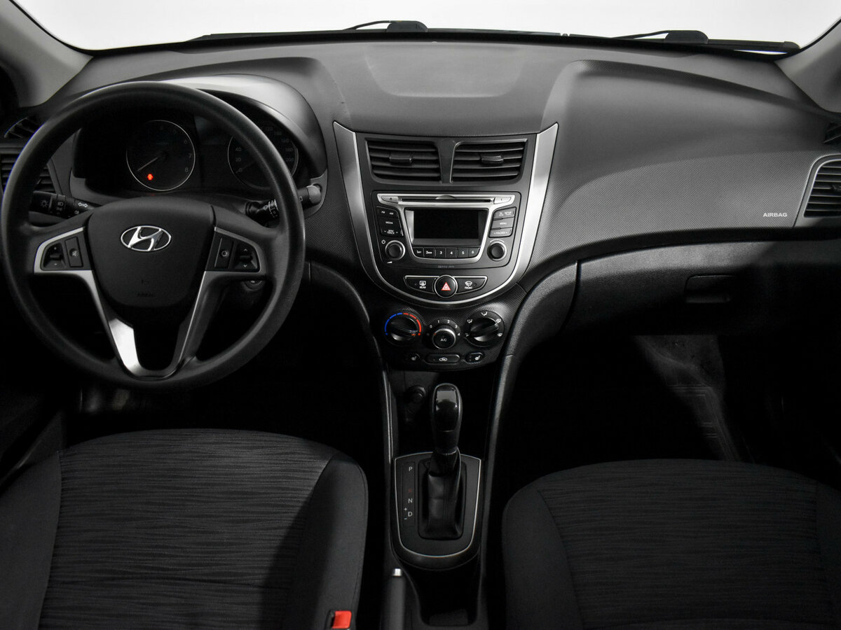 Hyundai Solaris с пробегом — 2015 год. Фото: #12