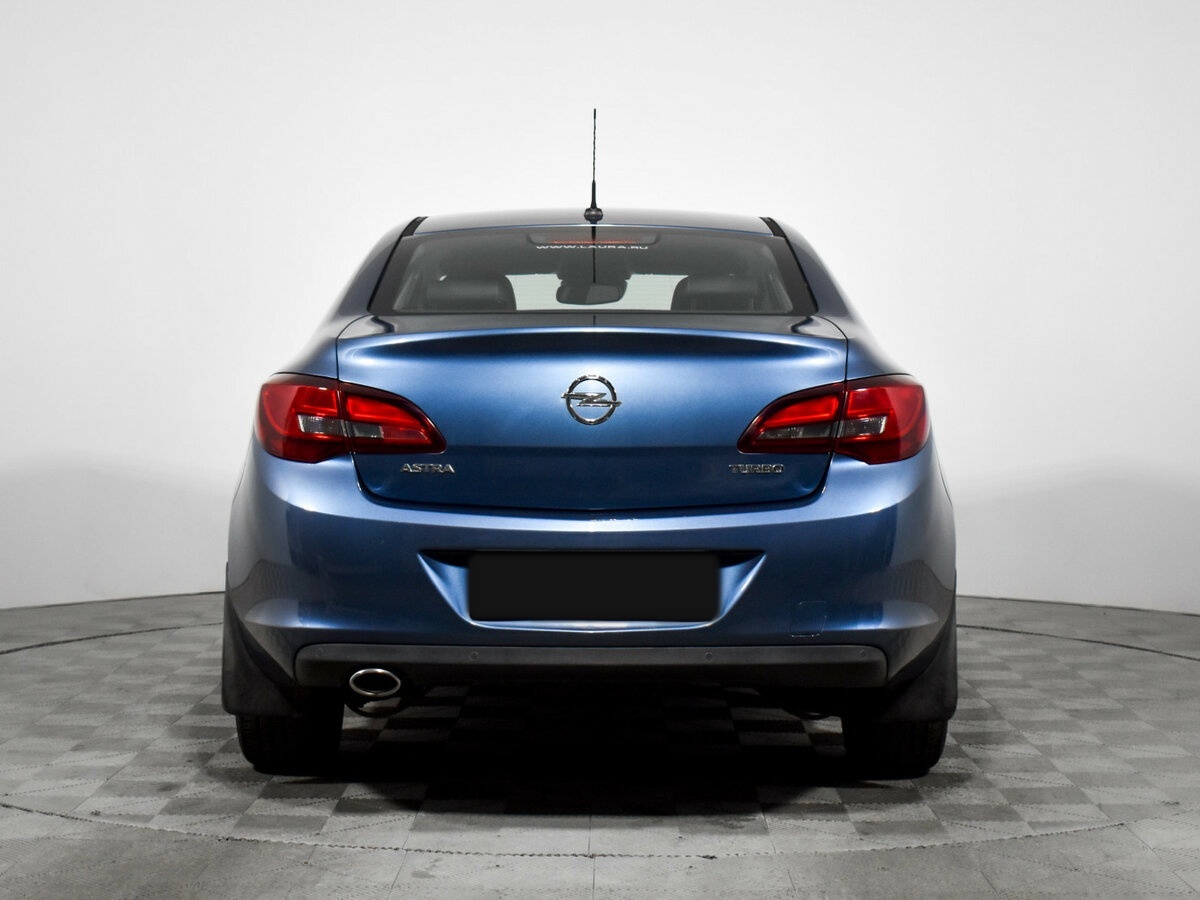 Opel Astra с пробегом — 2013 год. Фото: #4