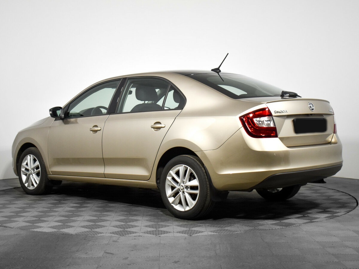 Skoda Rapid с пробегом — 2019 год. Фото: #6