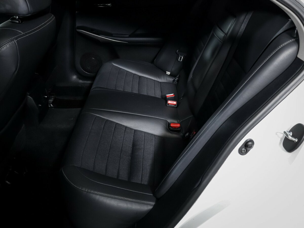 Lexus IS с пробегом — 2013 год. Фото: #7