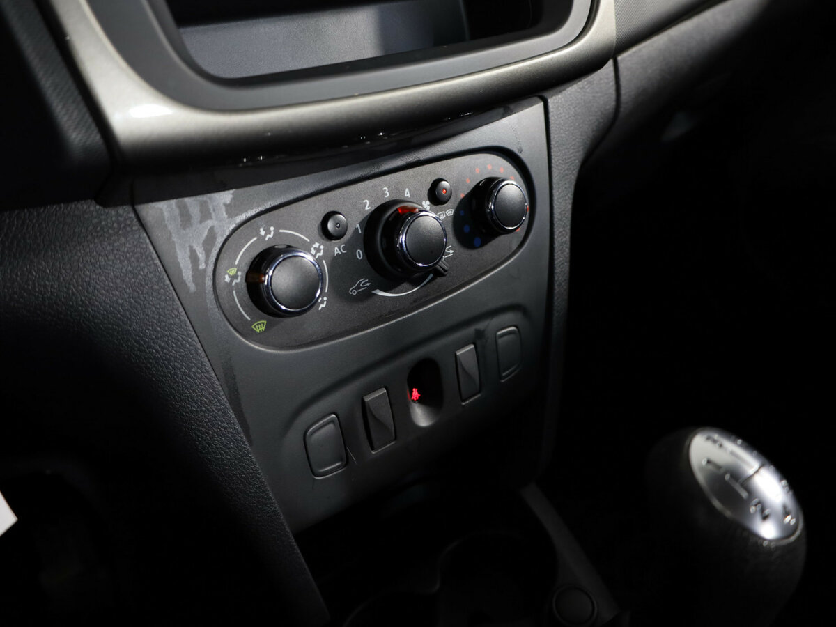 Renault Logan с пробегом — 2015 год. Фото: #16