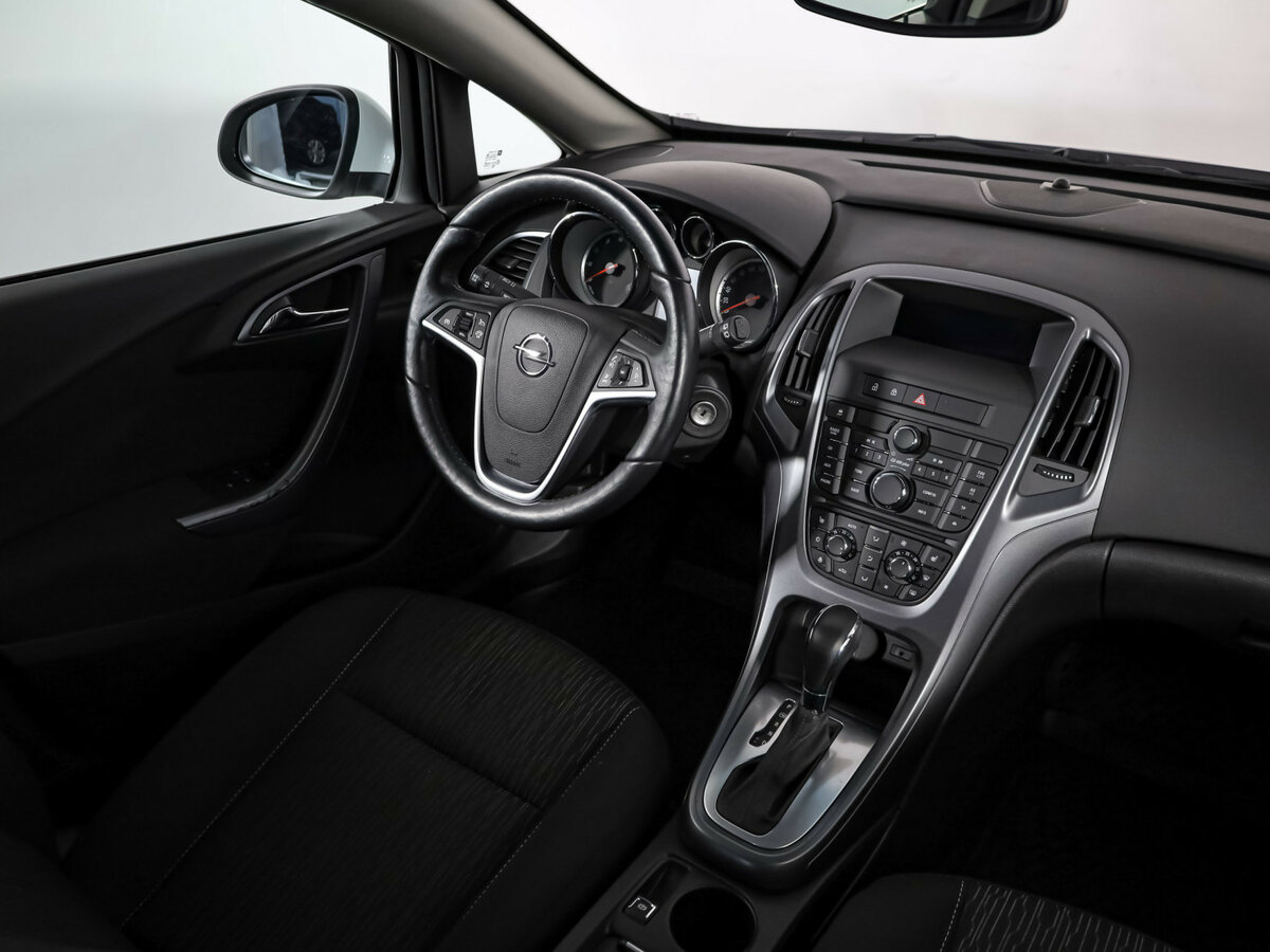 Opel Astra с пробегом — 2014 год. Фото: #6