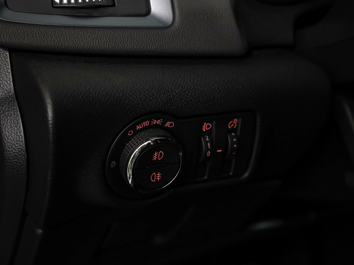 Opel Astra с пробегом — 2014 год. Фото: #12