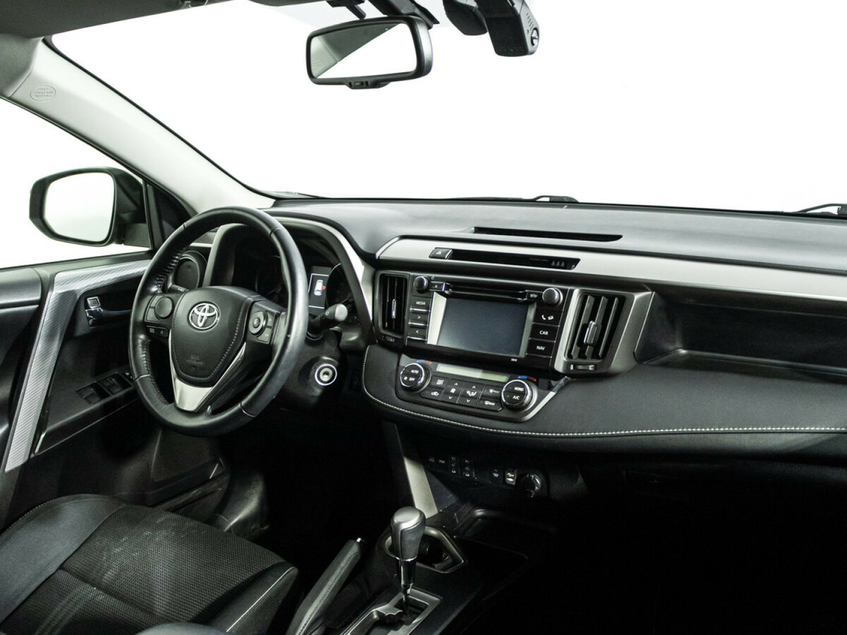 Toyota RAV4 с пробегом — 2015 год. Фото: #8