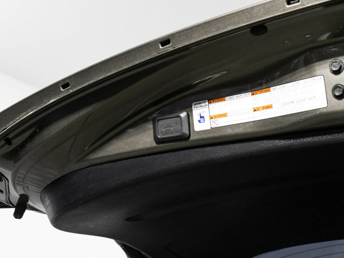 Toyota RAV4 с пробегом — 2015 год. Фото: #18