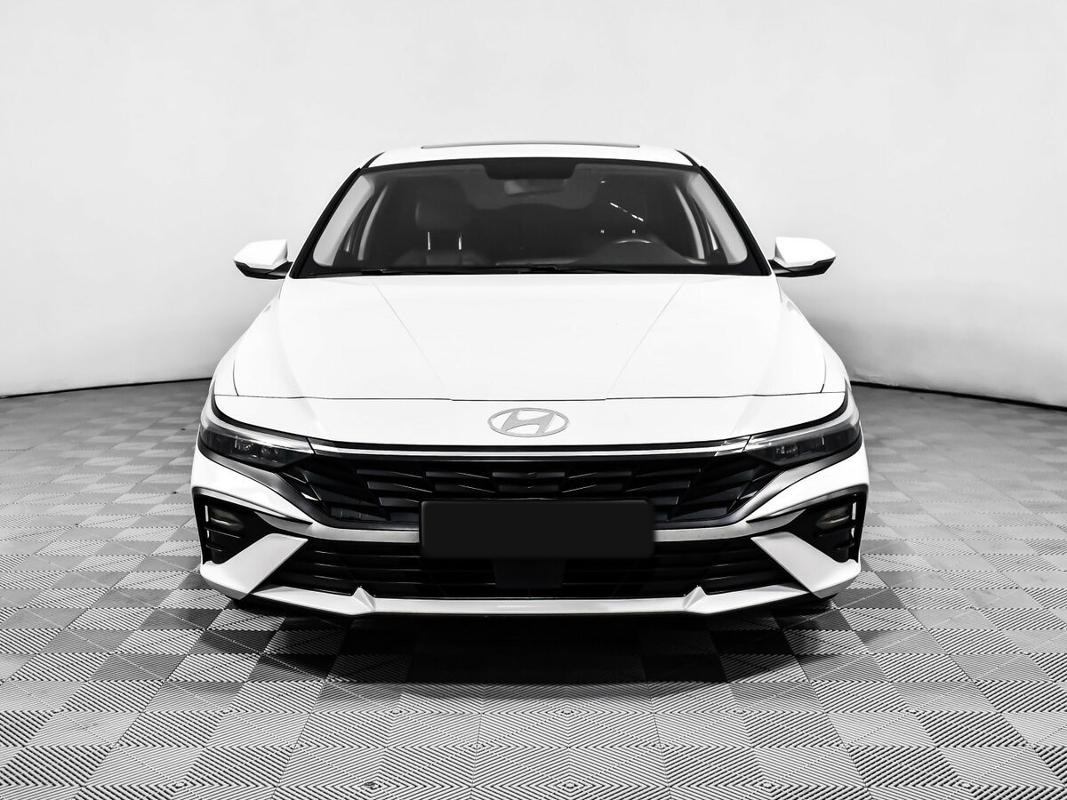 Hyundai Elantra с пробегом — 2023 год. Фото: #1