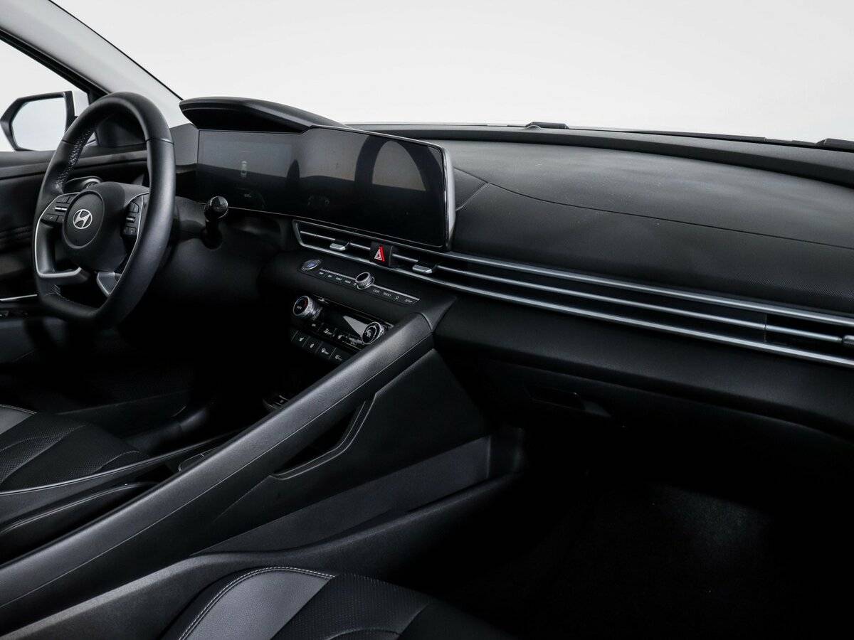 Hyundai Elantra с пробегом — 2024 год. Фото: #6