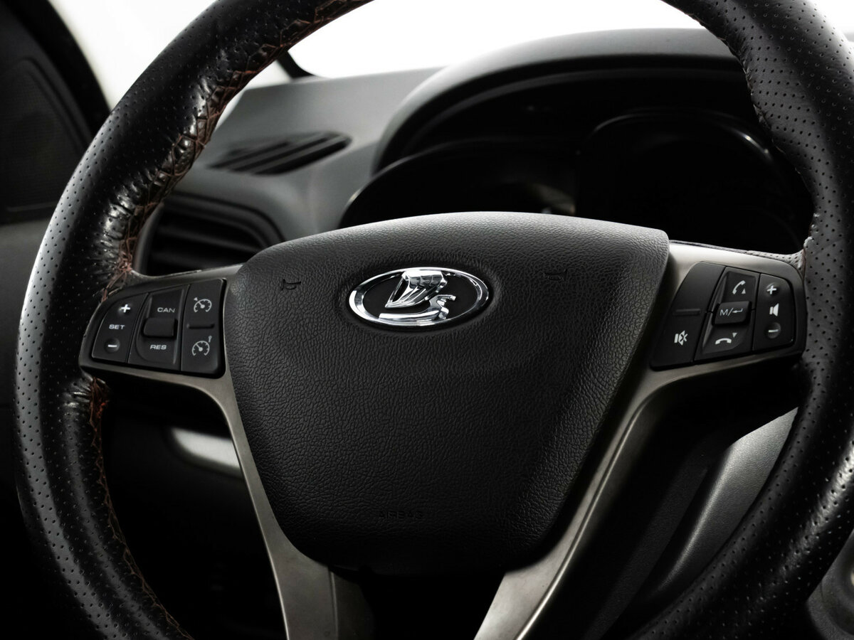 Lada (ВАЗ) Vesta с пробегом — 2017 год. Фото: #8